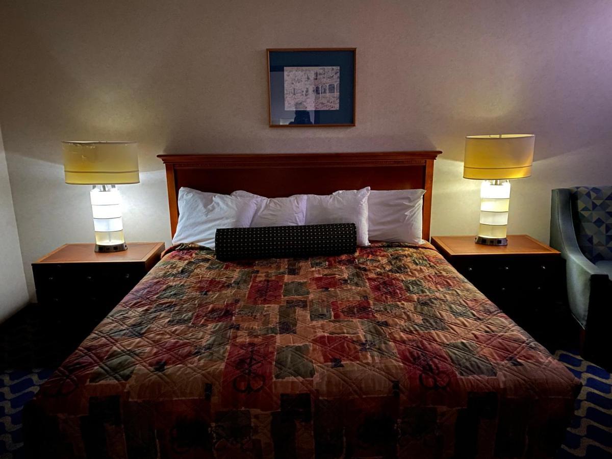 Motel Economy 682 Main St