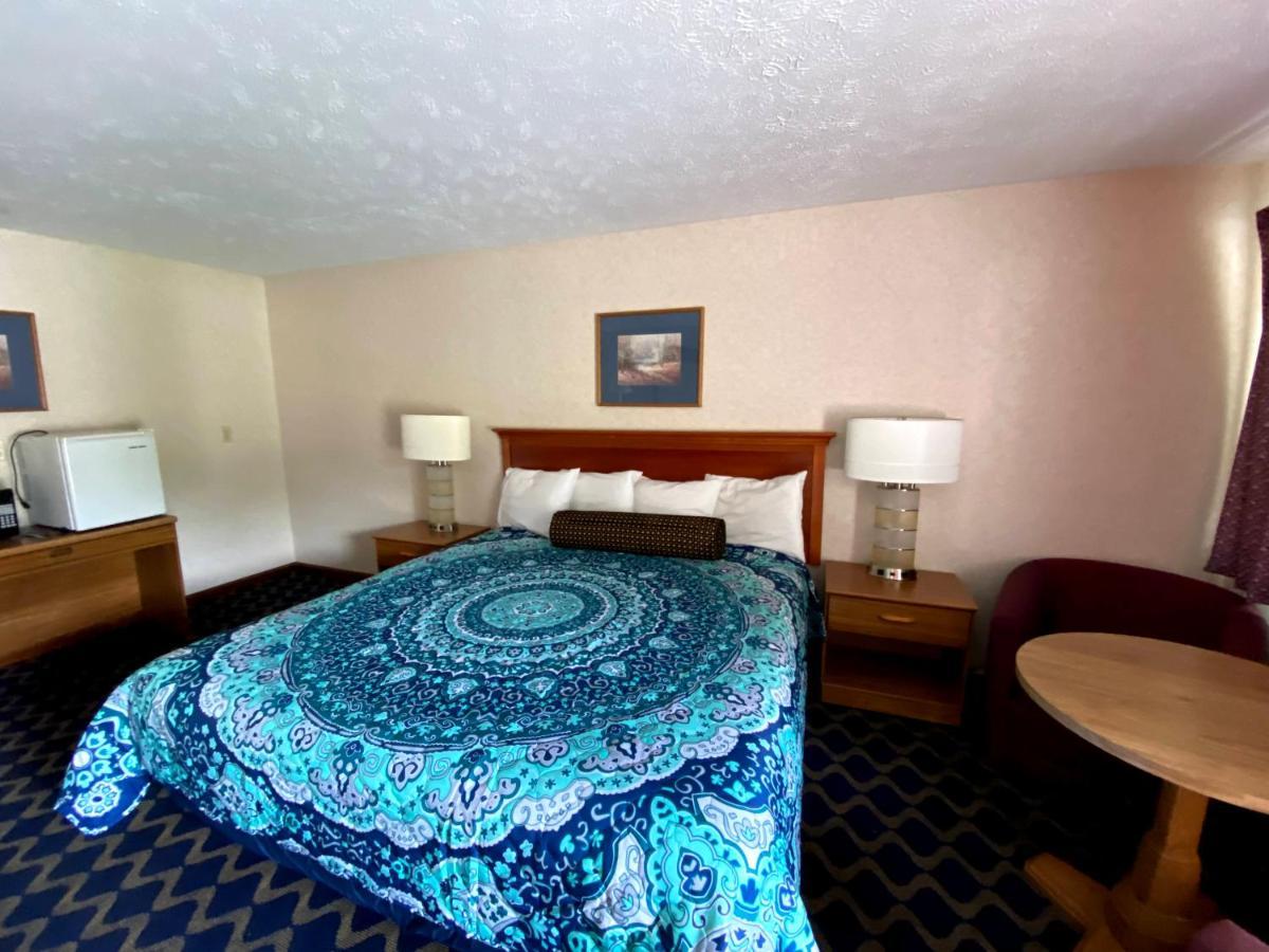 Economy 682 Main St 3*