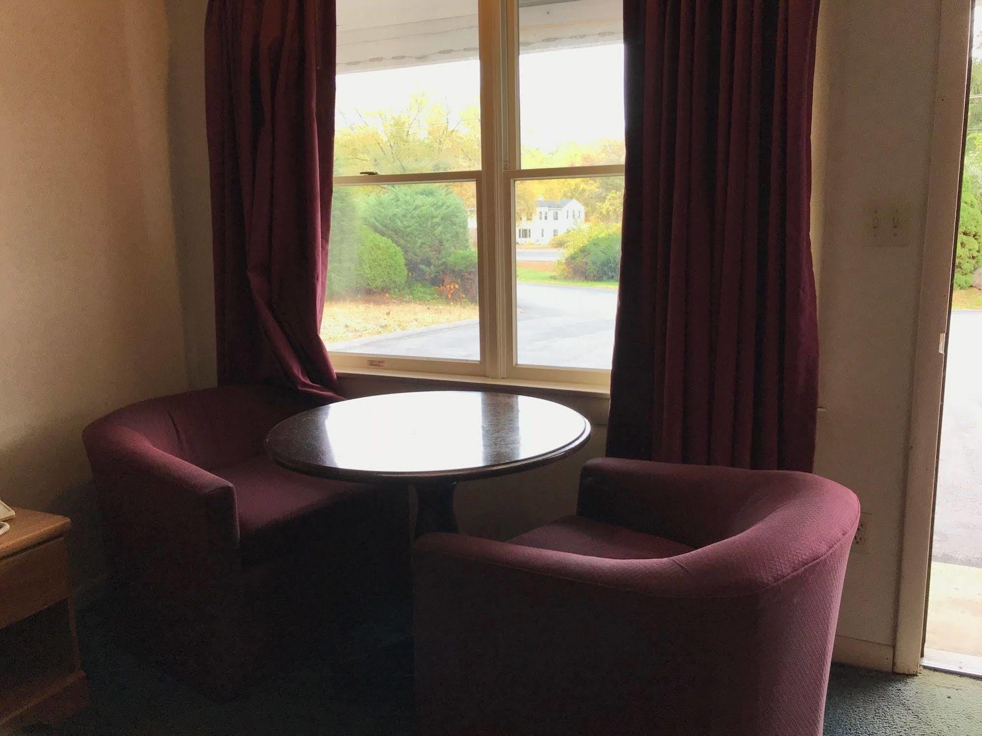 Economy 682 Main St Motel 3*