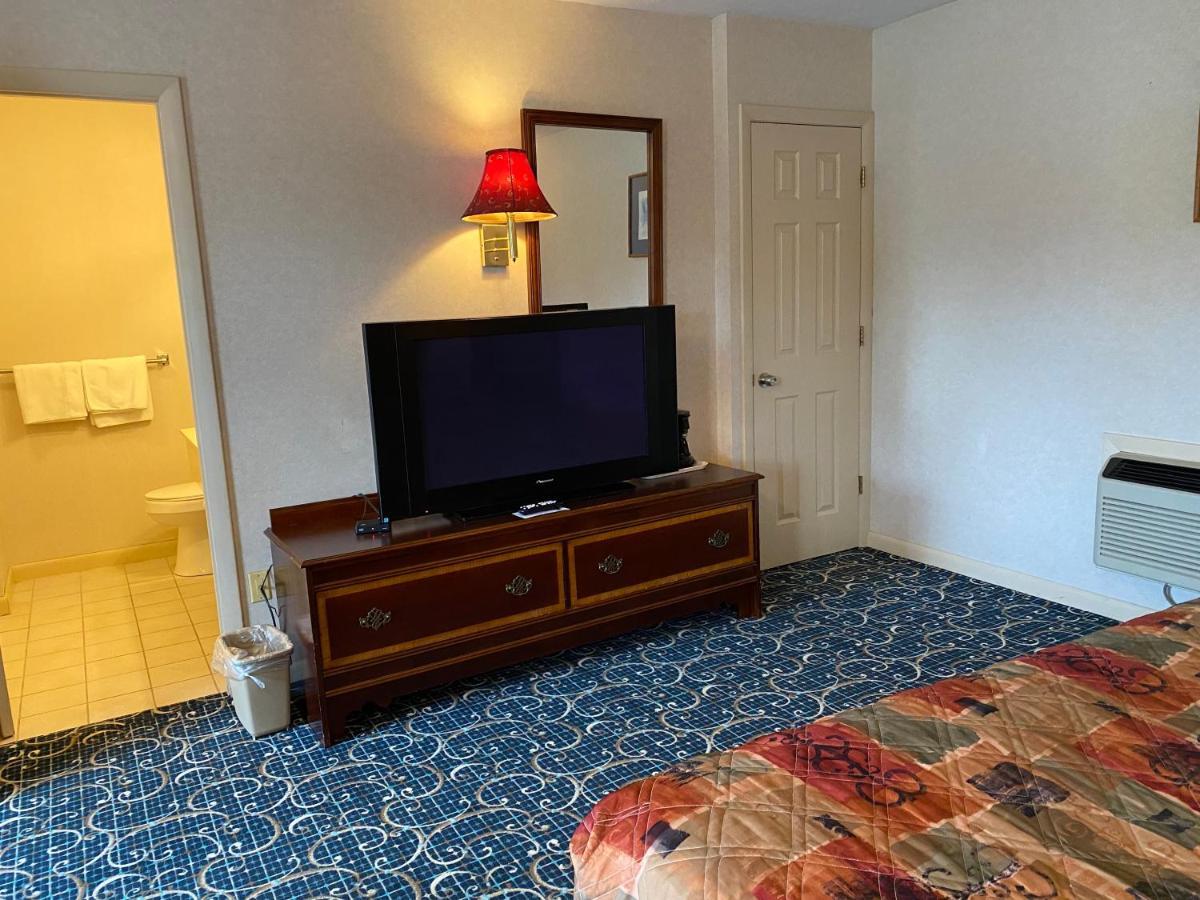 Economy 682 Main St Motel 3*