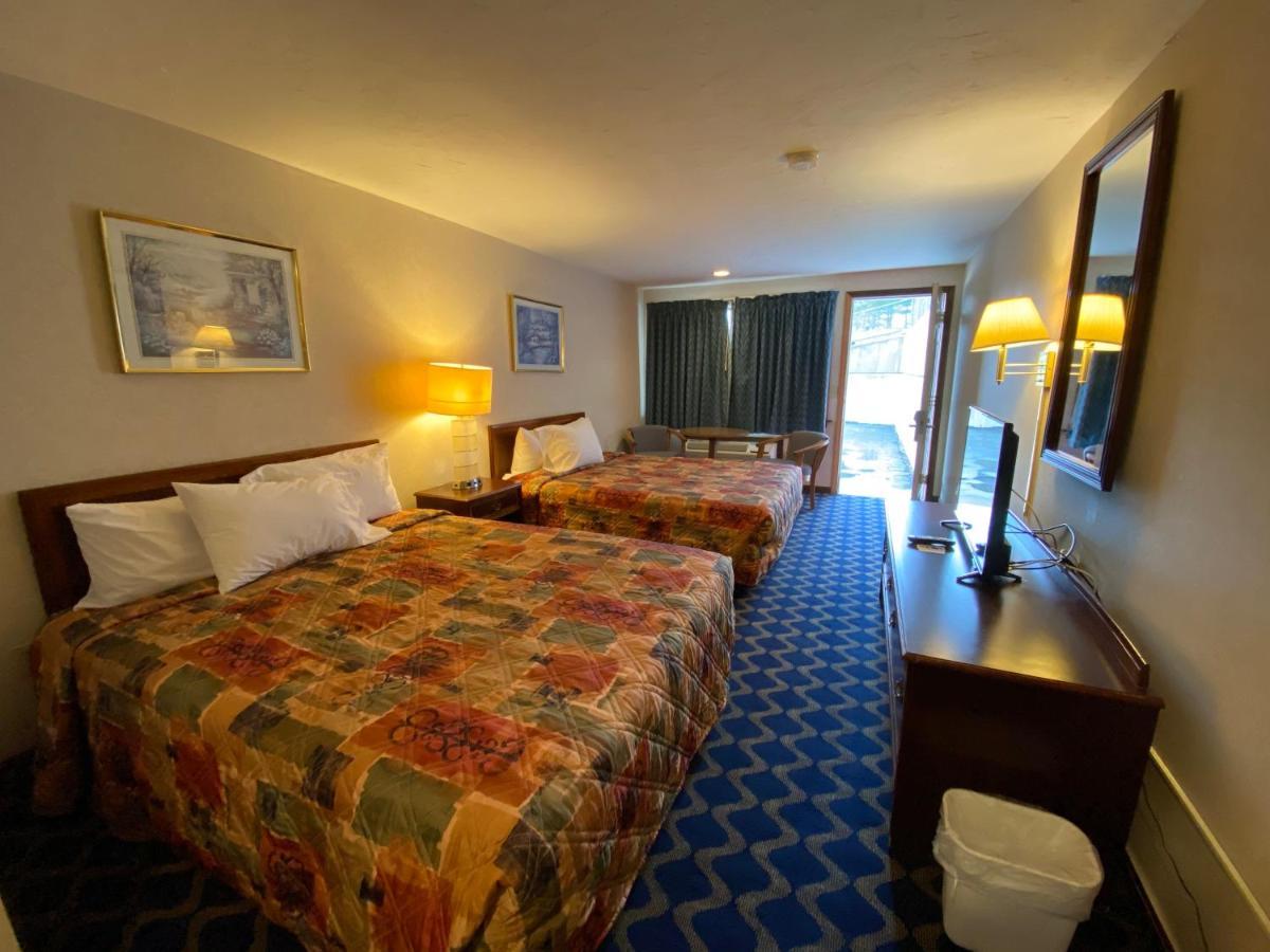 Economy 682 Main St Motel 3*