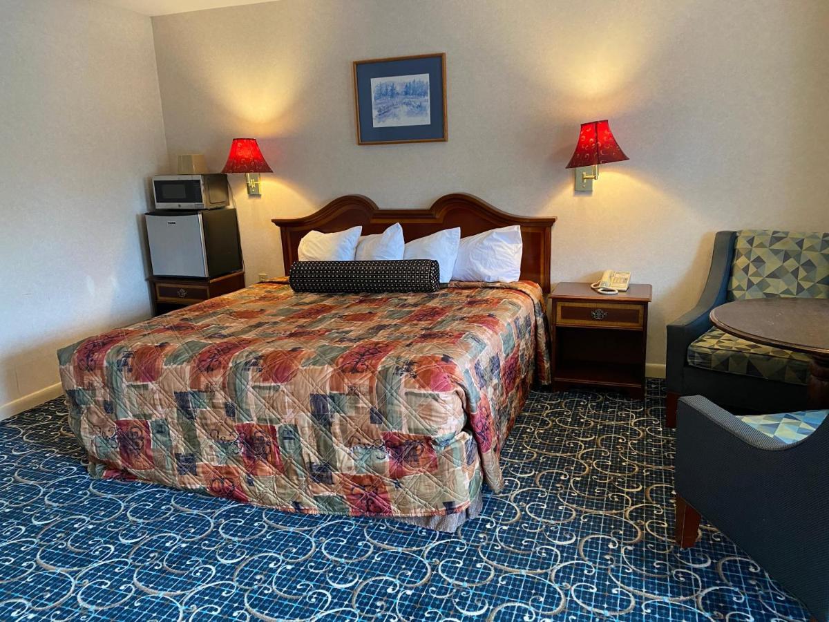 Economy 682 Main St Motel 3*