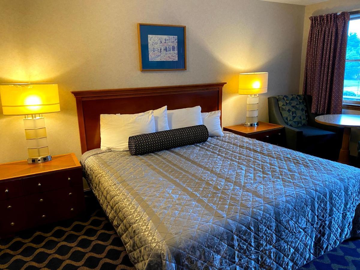 Economy 682 Main St 3*